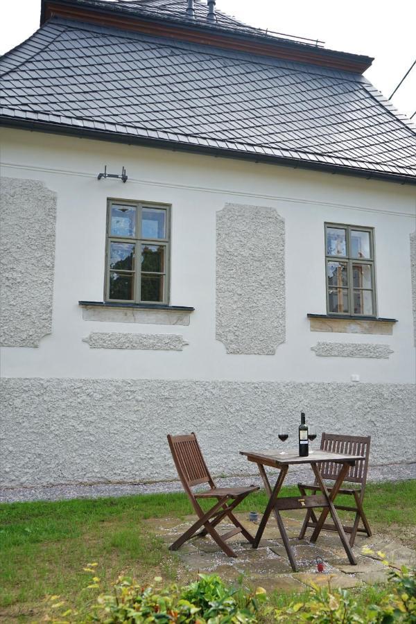 Baroque Chaplain House Kaplanka 1796 A. D. - Historical Luxury Apts In Bohemian Paradise Zelezny Brod Luaran gambar