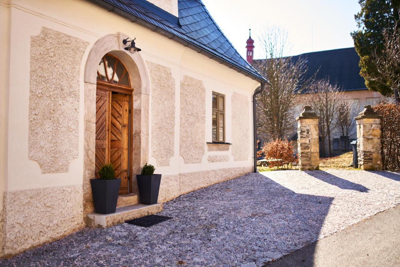 Baroque Chaplain House Kaplanka 1796 A. D. - Historical Luxury Apts In Bohemian Paradise Zelezny Brod Luaran gambar